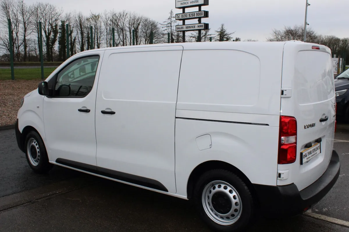 2022 Peugeot Expert L1H1 Professional - Image 4