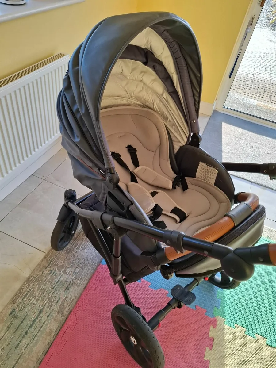 Buggie/stroller - Image 2