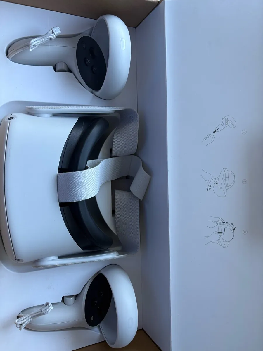 Oculus Quest 2 - Image 2
