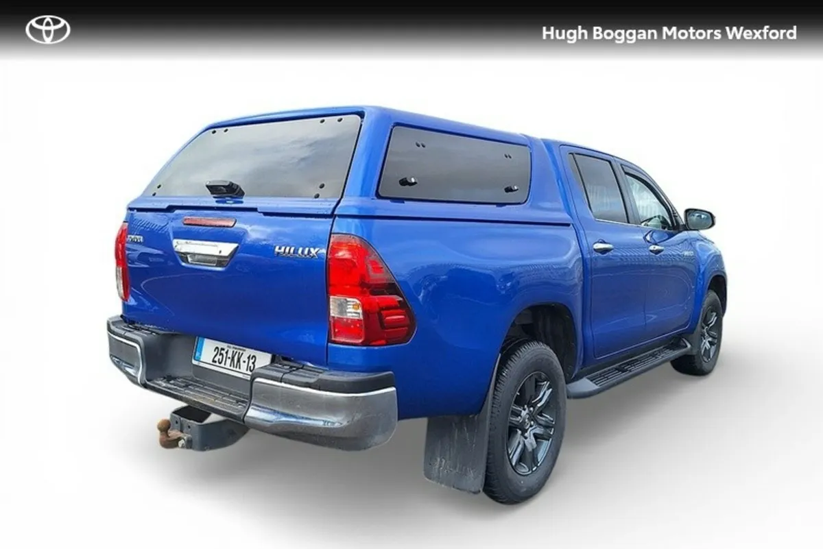 Toyota Hilux 2.4D4D SR5 DOUBLE CAB - Image 2