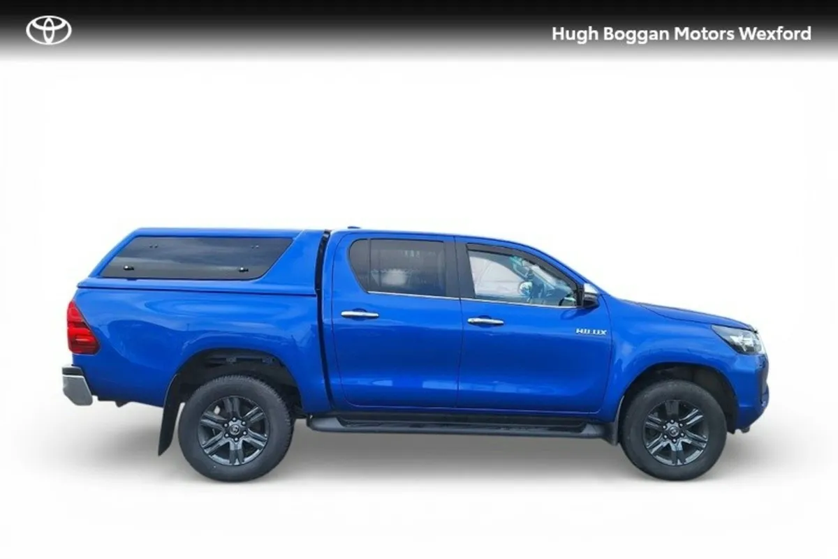 Toyota Hilux 2.4D4D SR5 DOUBLE CAB - Image 3