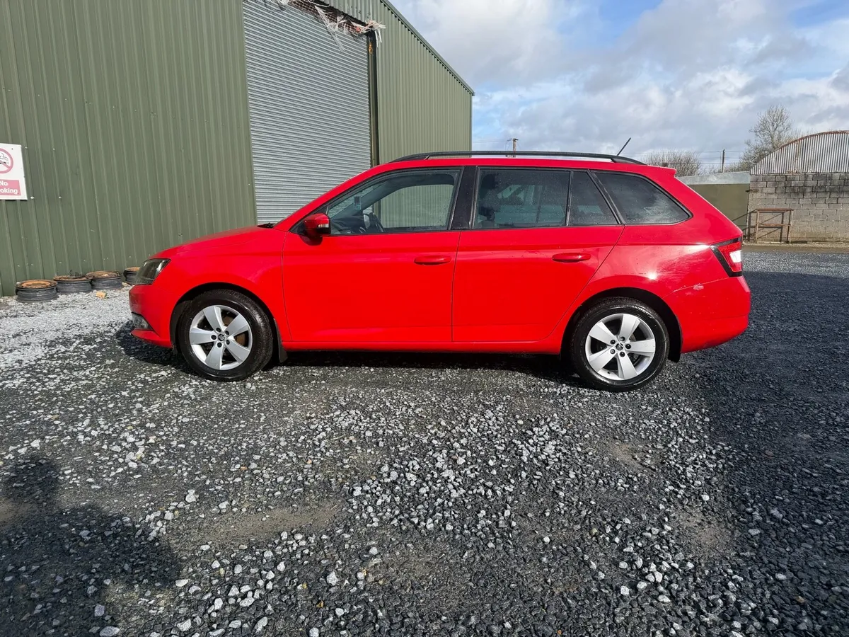 2016 Skoda Fabia. 1 L petrol - Image 2