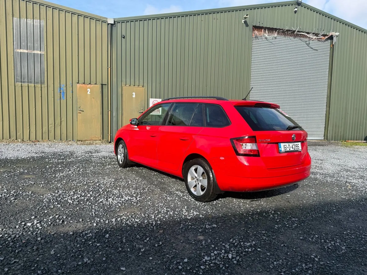 2016 Skoda Fabia. 1 L petrol - Image 3