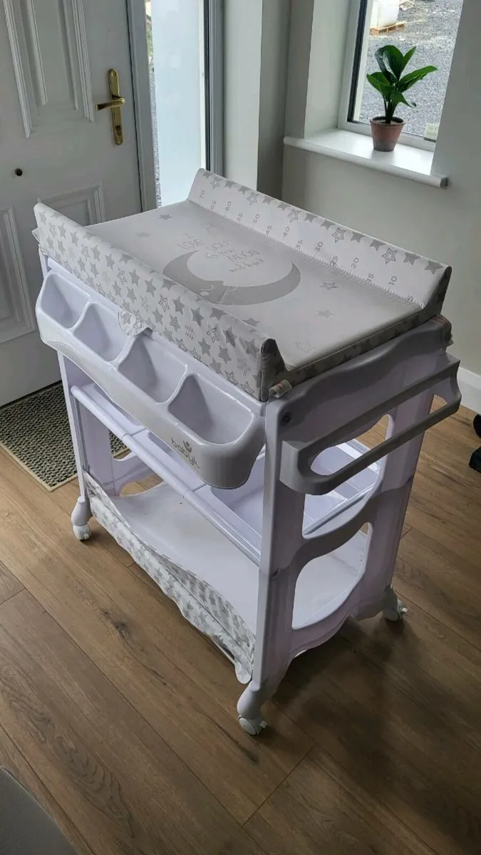 Baby changer and bath - Image 1