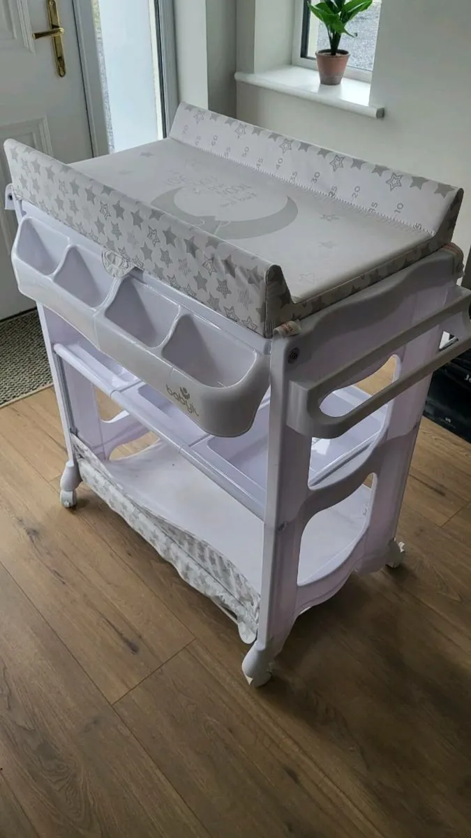 Baby changer and bath - Image 2