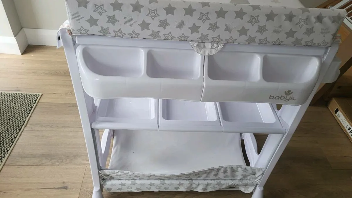 Baby changer and bath - Image 3