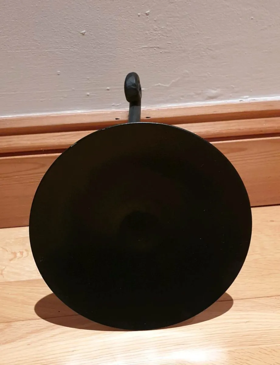 Wrought Iron Candle Holder 3 legged - Image 2