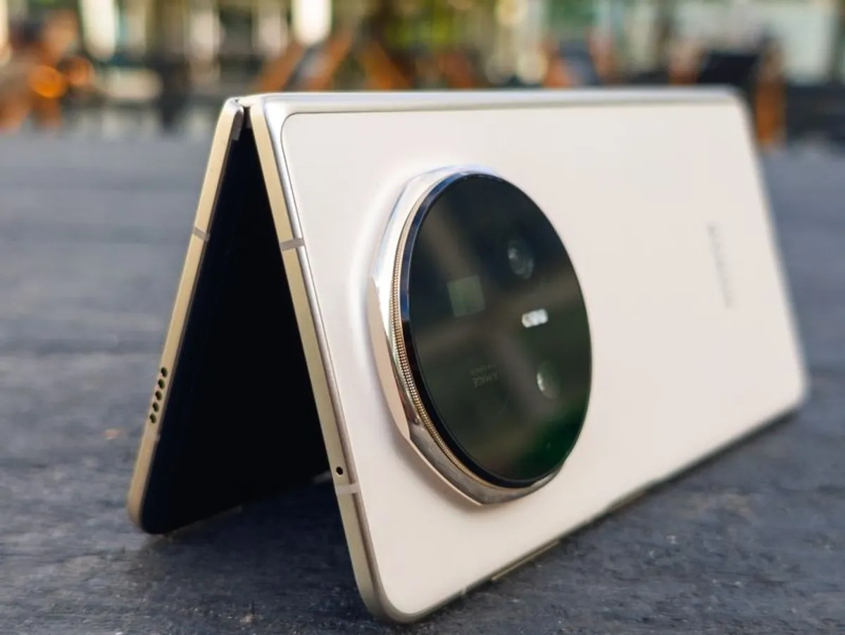 Honor Magic V5 512gb Ivory White European model, 100% battery, Only 3 Cycle Counts. boxed with all contents - Image 1