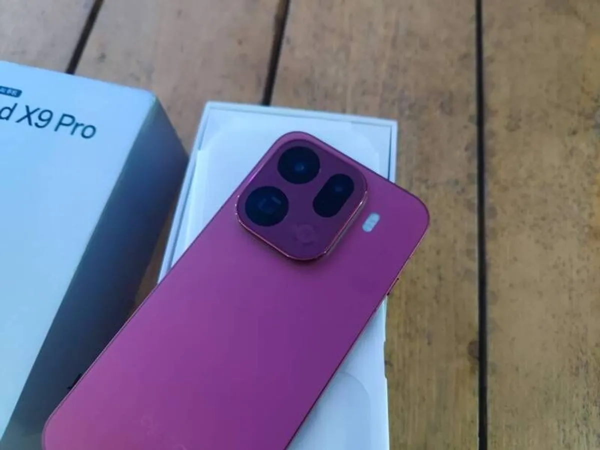 OPPO X9 Pro 256gb CN version brand new with 2 cases - Image 3