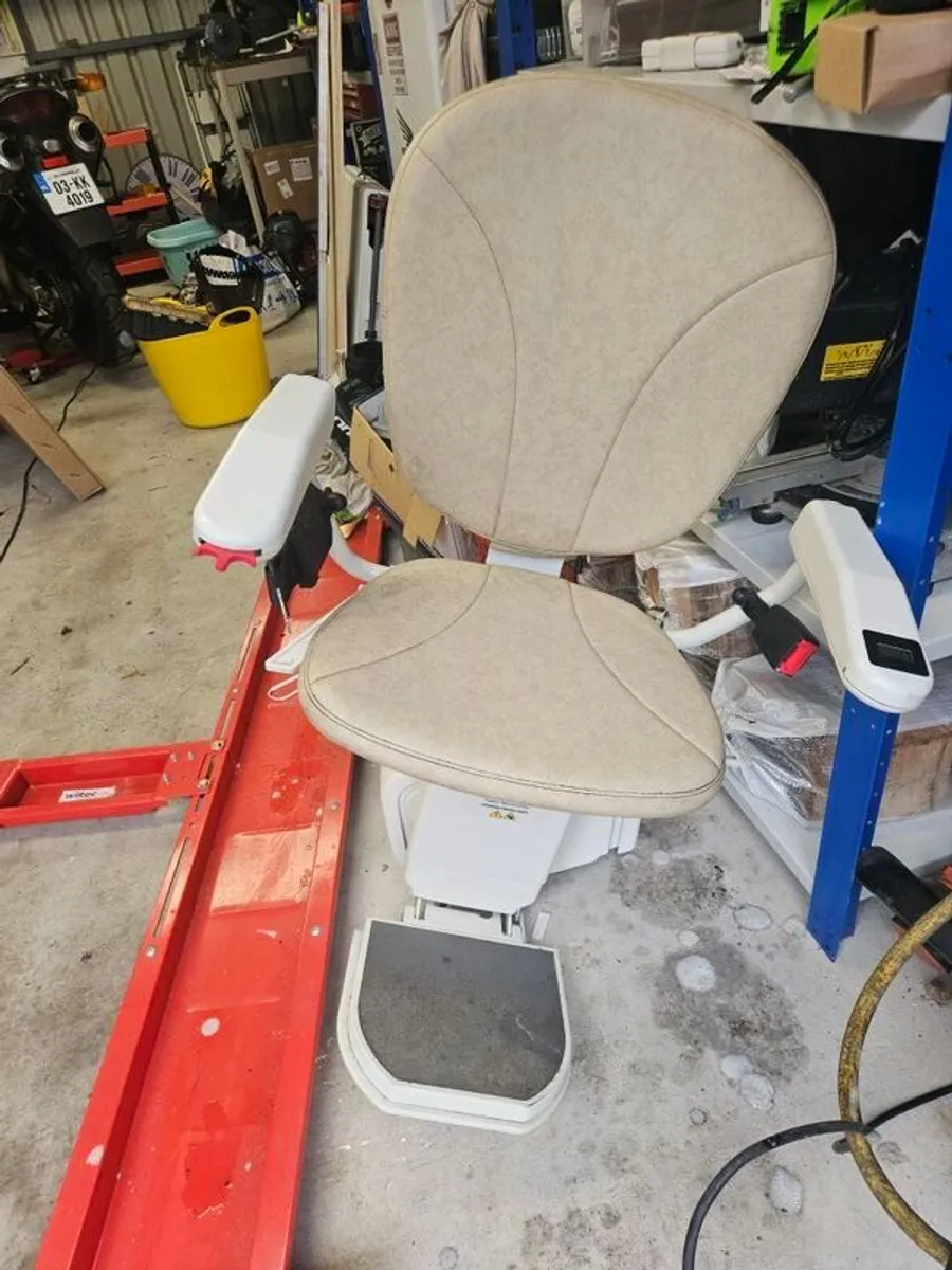 stair lift - Image 1