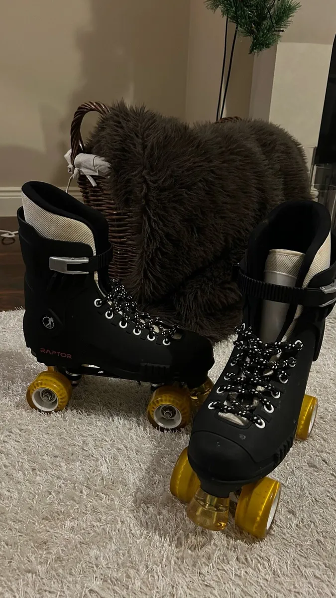 Raptor Quad Roller Skates – Size 7