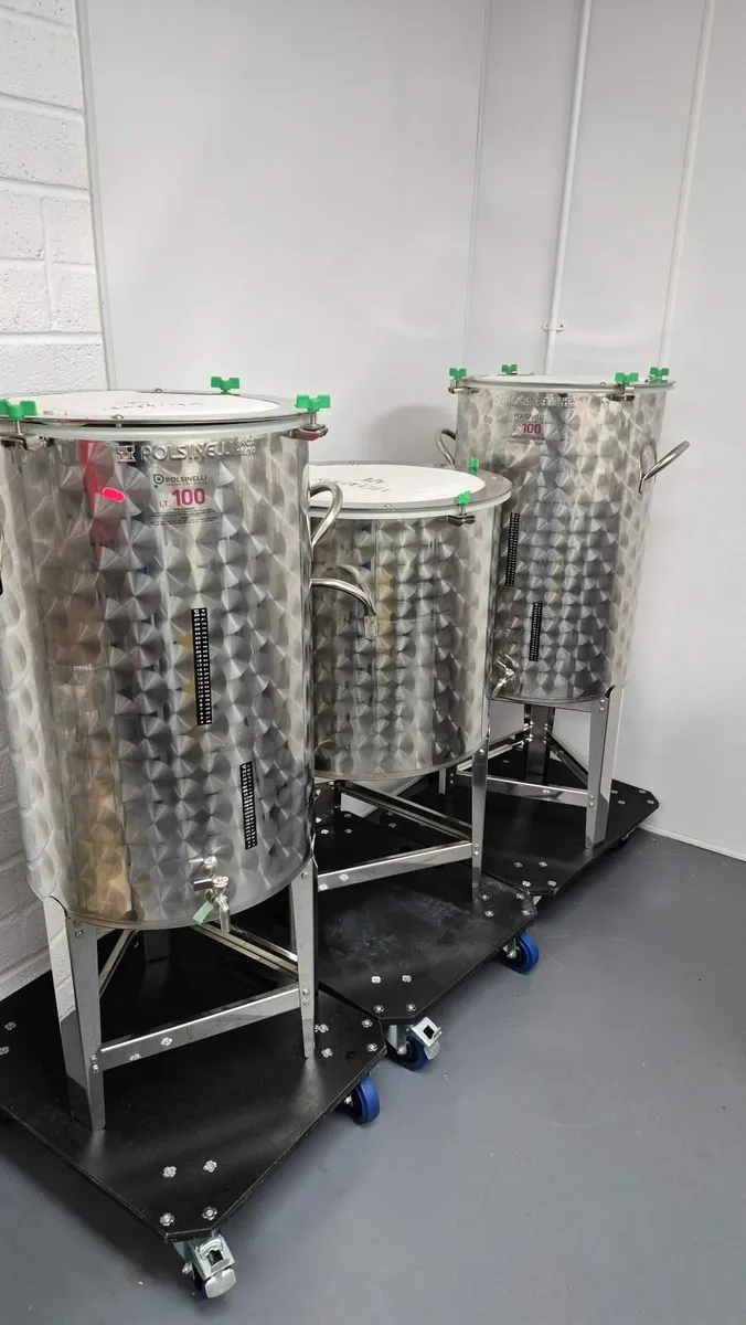 100l Stainless Steel Tanks with taps - Image 1