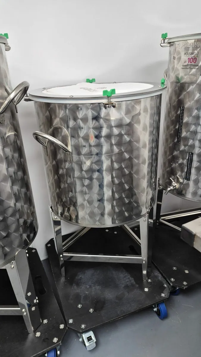 100l Stainless Steel Tanks with taps - Image 3
