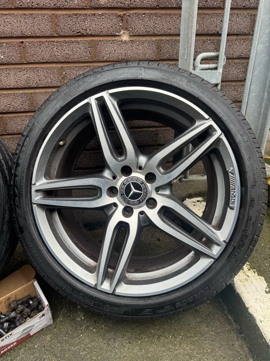 Original 19” AMG Mercedes Alloy + Pirelli Runflat - Image 2
