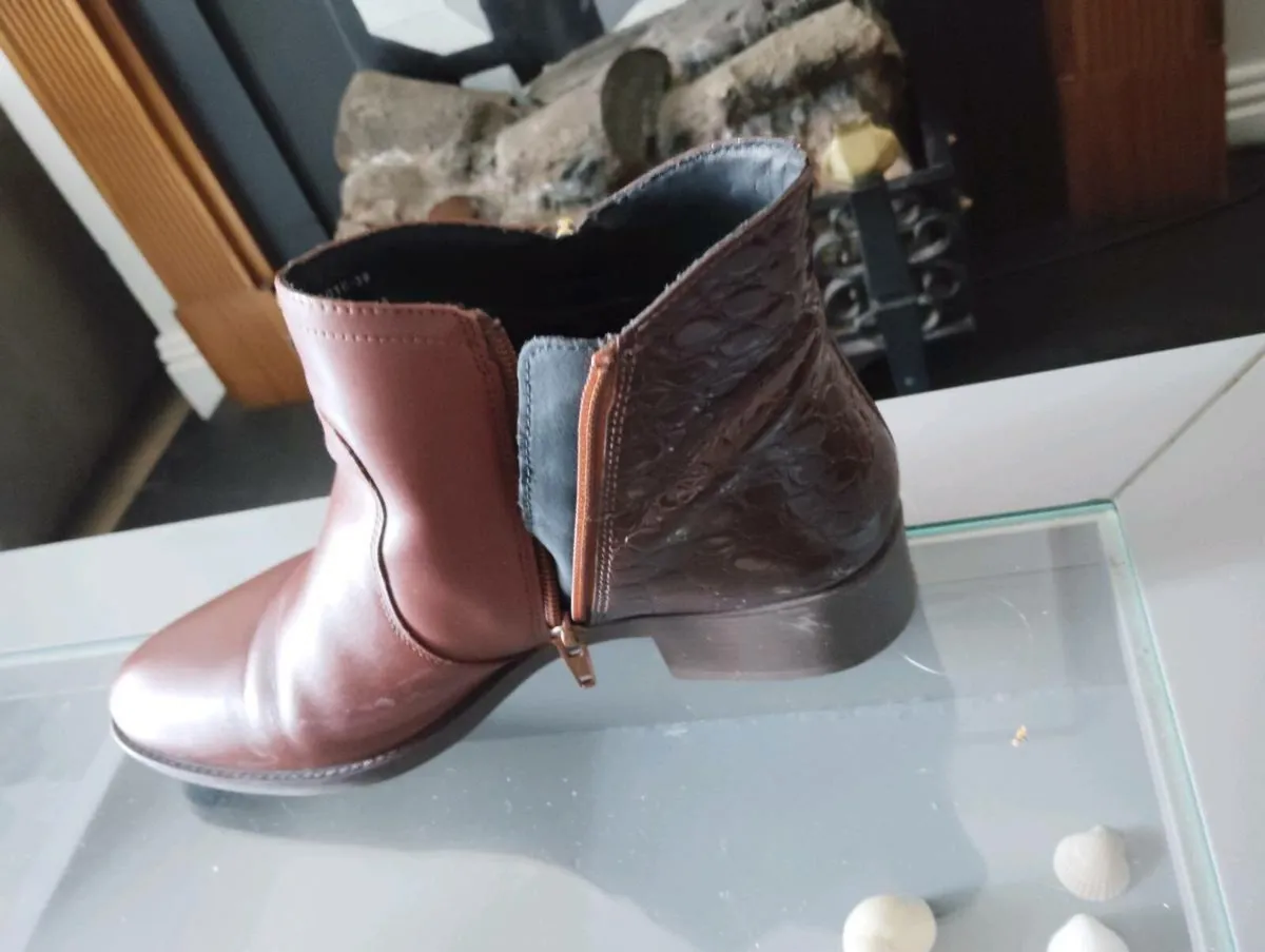 Boots 39 and trader Joe bag - Image 1