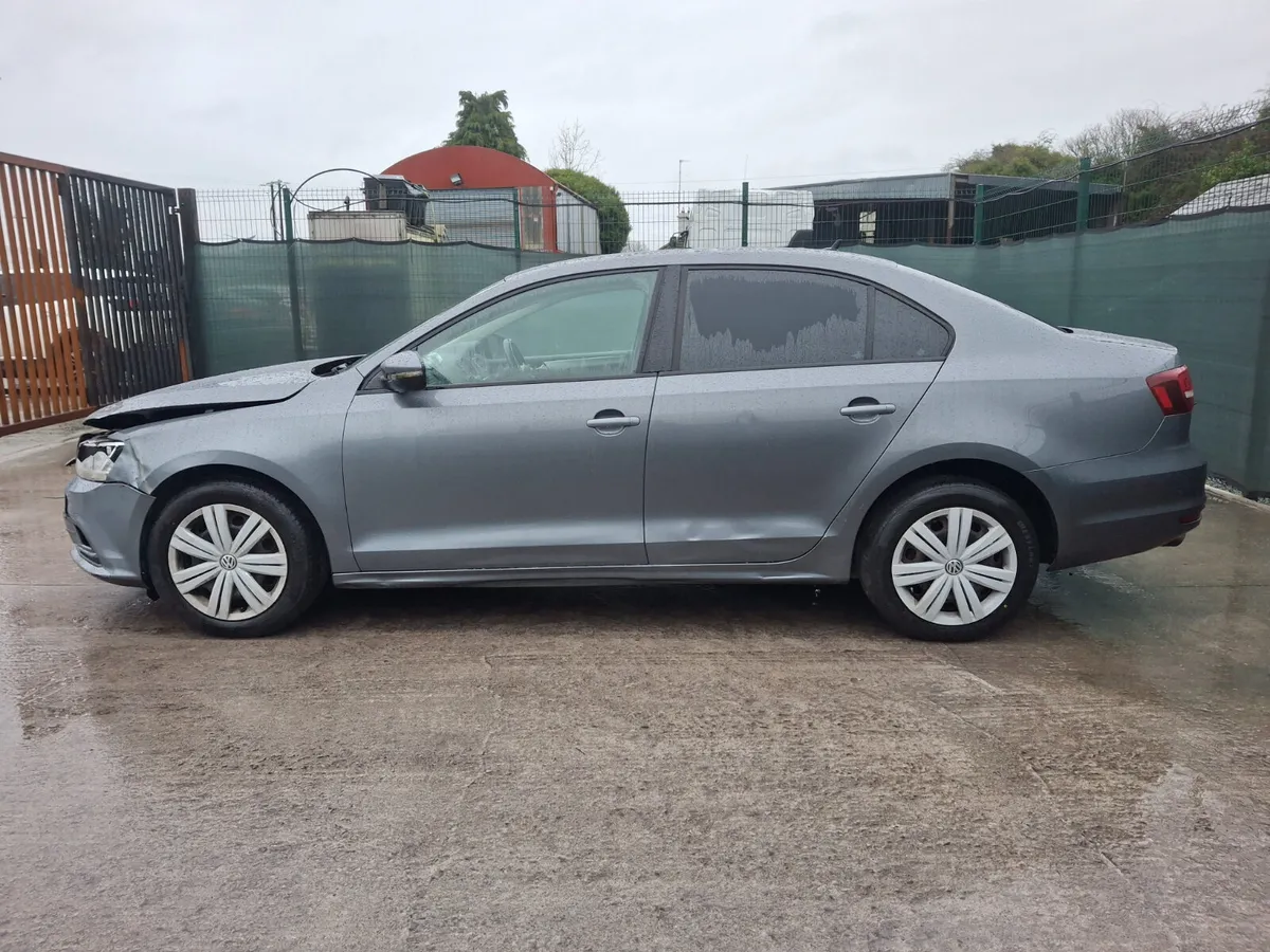 162 Volkswagen Jetta  2.0 Tdi - Image 2