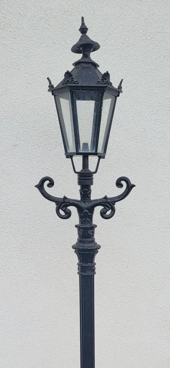 Cast iron lantern - Image 1
