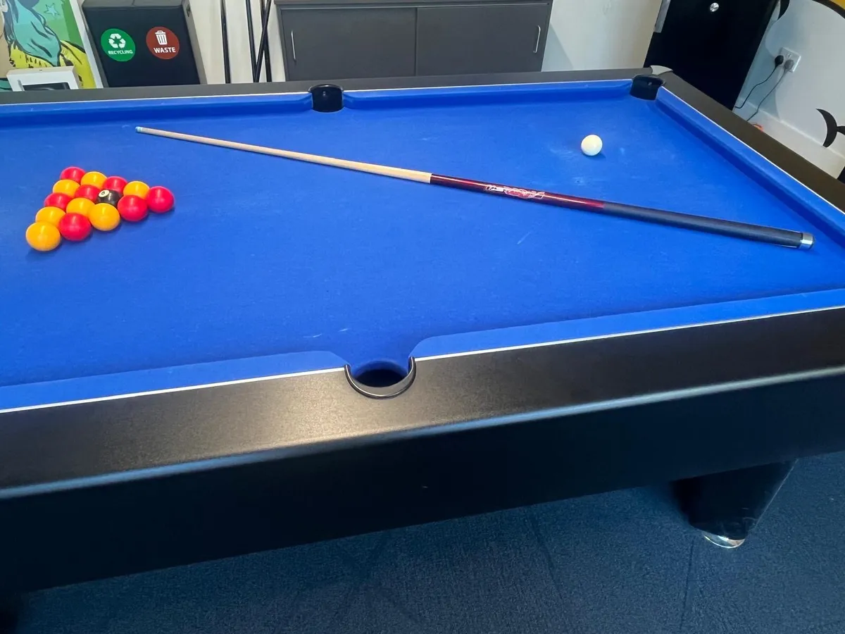 Predator Pool Cue & Case - Image 4