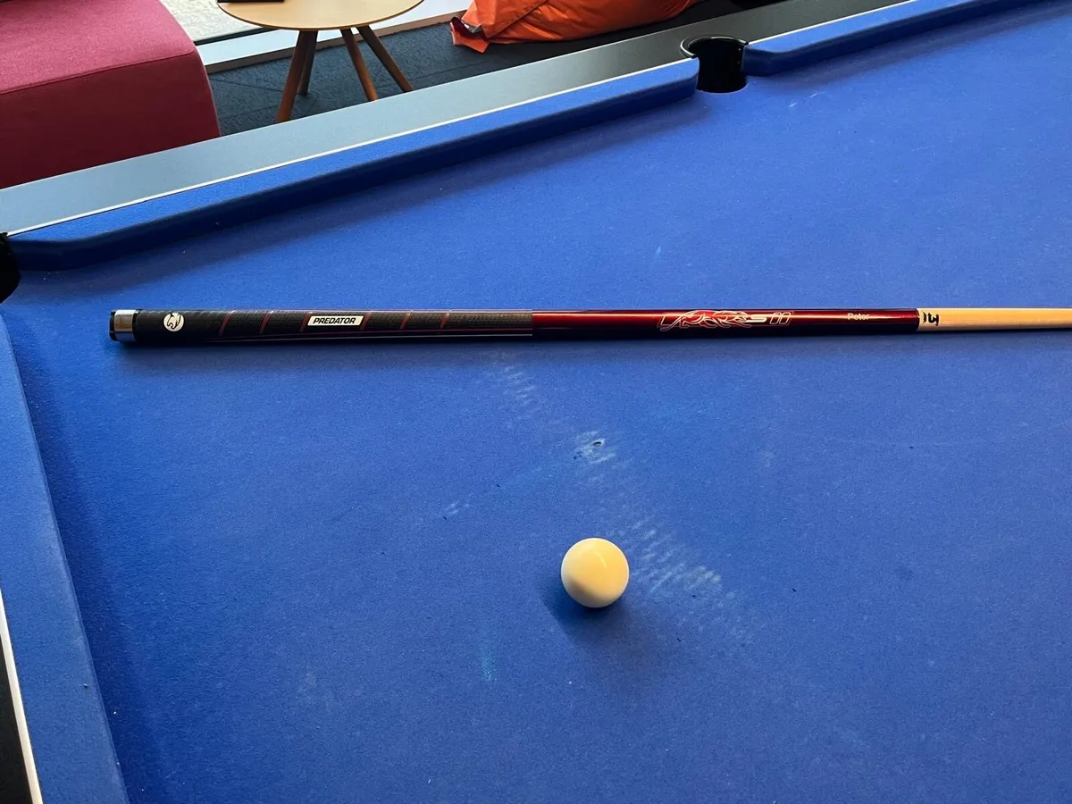 Predator Pool Cue & Case - Image 2