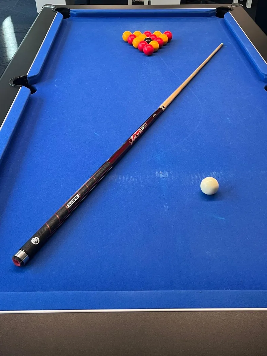 Predator Pool Cue & Case - Image 3