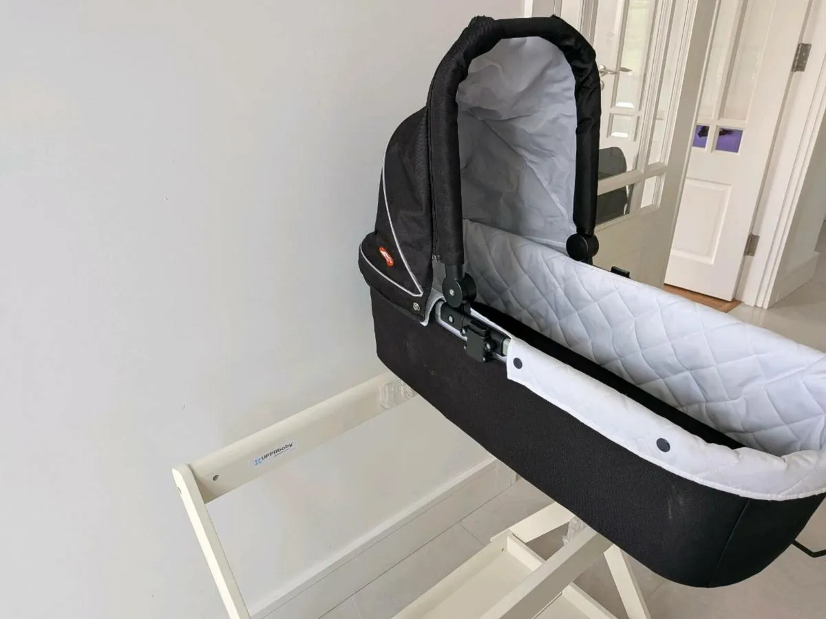 Out 'n' About Nipper V5 Double Carrycot - Image 1