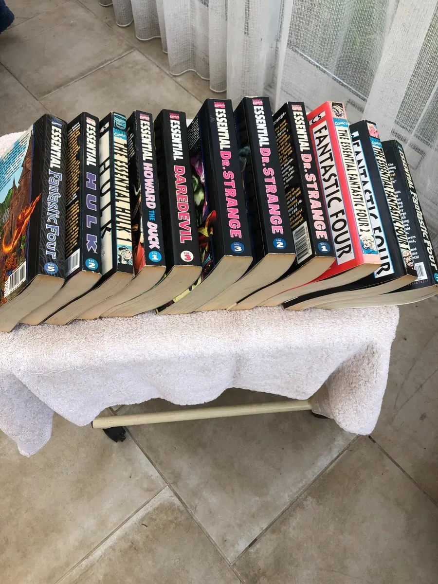 collection of Marvel annuals - Image 1