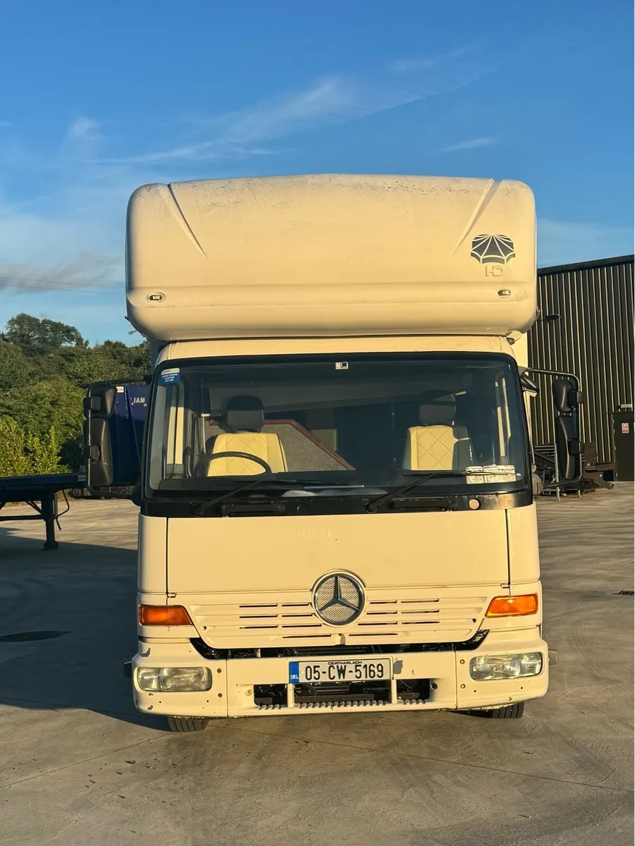 Horse lorries - Image 1