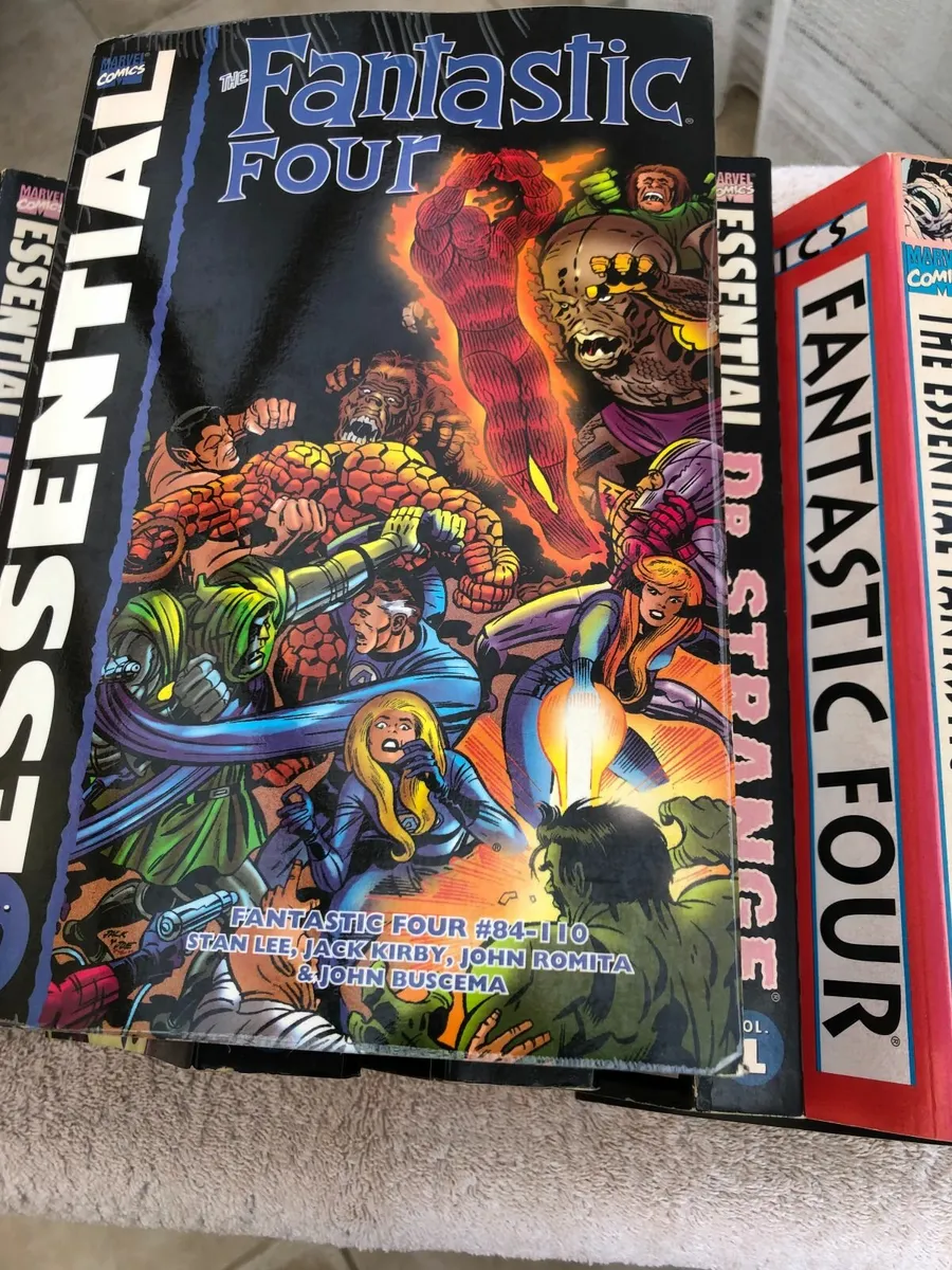 collection of Marvel annuals - Image 4