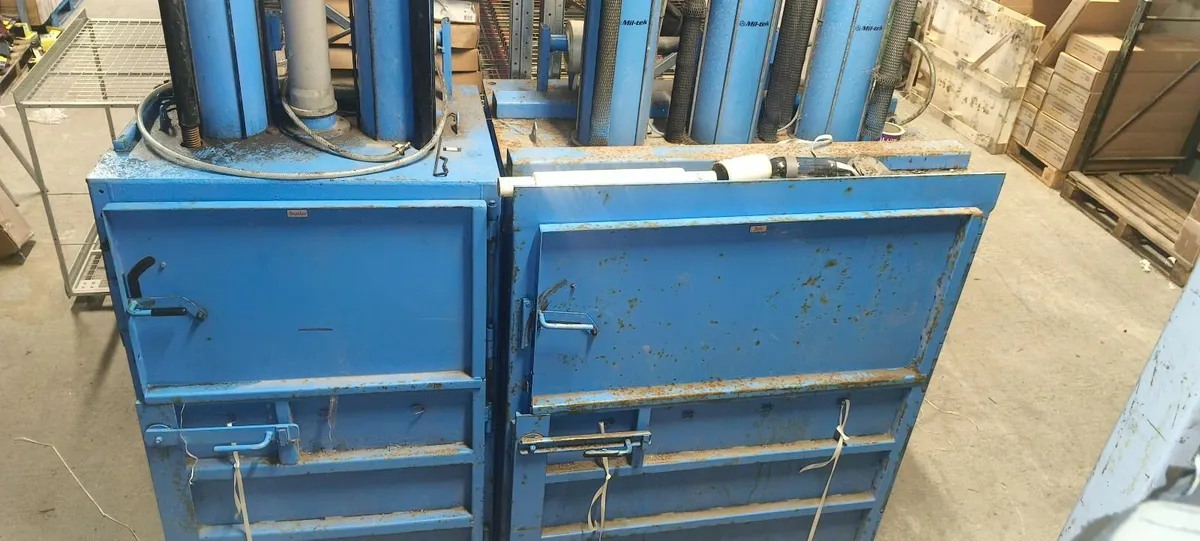 Compactor Baler: Cardboard & Plastic Recycling - Image 1
