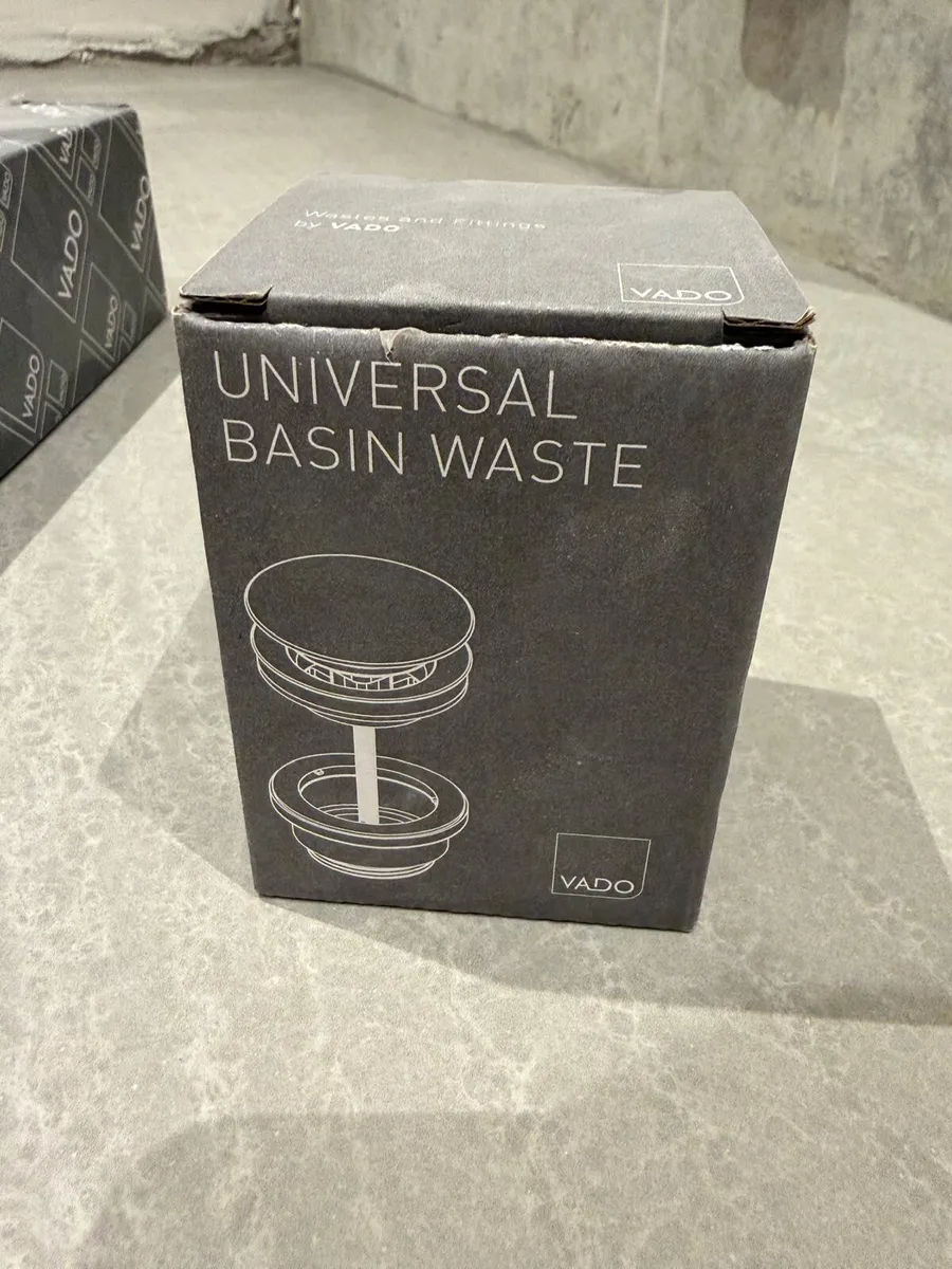 Vado black mixer tap with universal bin waste - Image 4