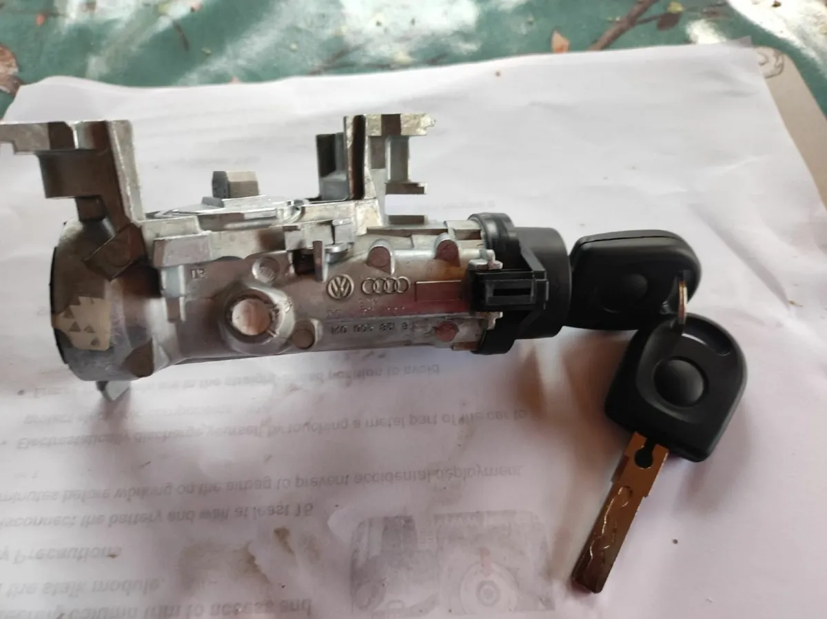 Ignition switch with 2 Keys VW Golf V 2008 - Image 1