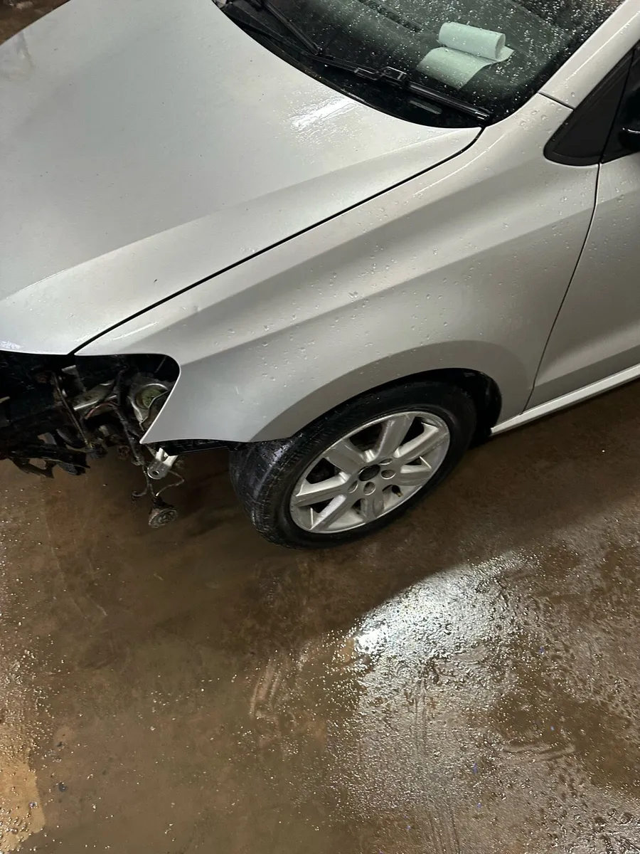 2012 Volkswagen polo for breaking only - Image 2