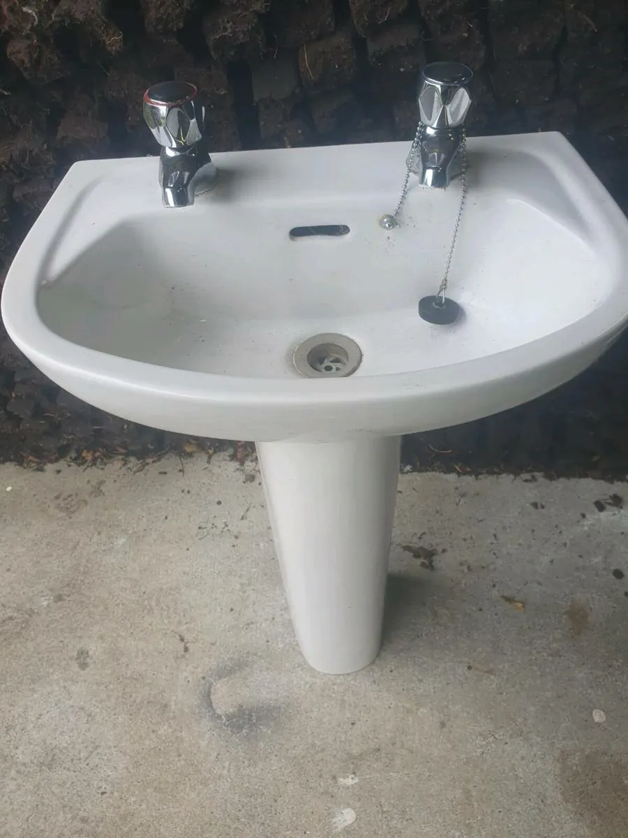 Bathroom accessories - Image 3