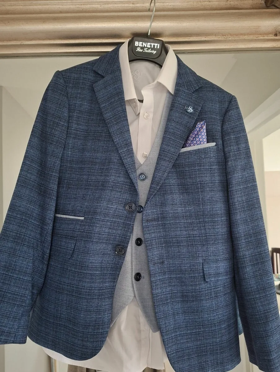 First Communion suit - Size 9 - Image 1