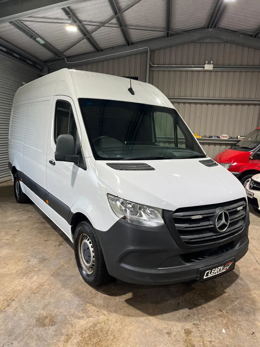 Mercedes-Benz Sprinter MWB, RWD - Image 2