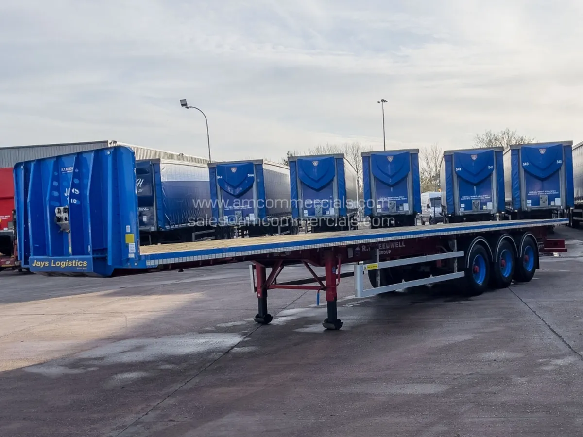 2021 SDC FLATBED TRI AXLE TRAILER - Image 2