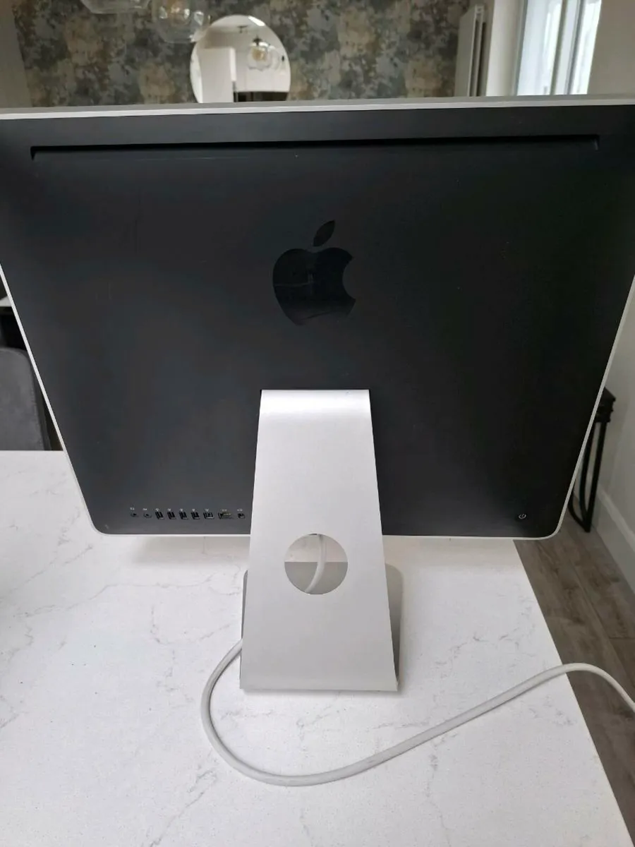 Apple Mac computerApple Mac 21inch  computer. - Image 1