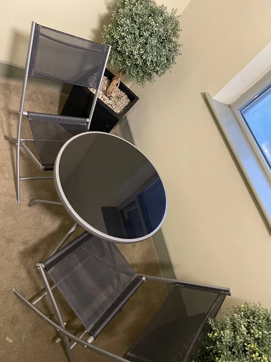 Three-piece set with two chairs and table - Image 2