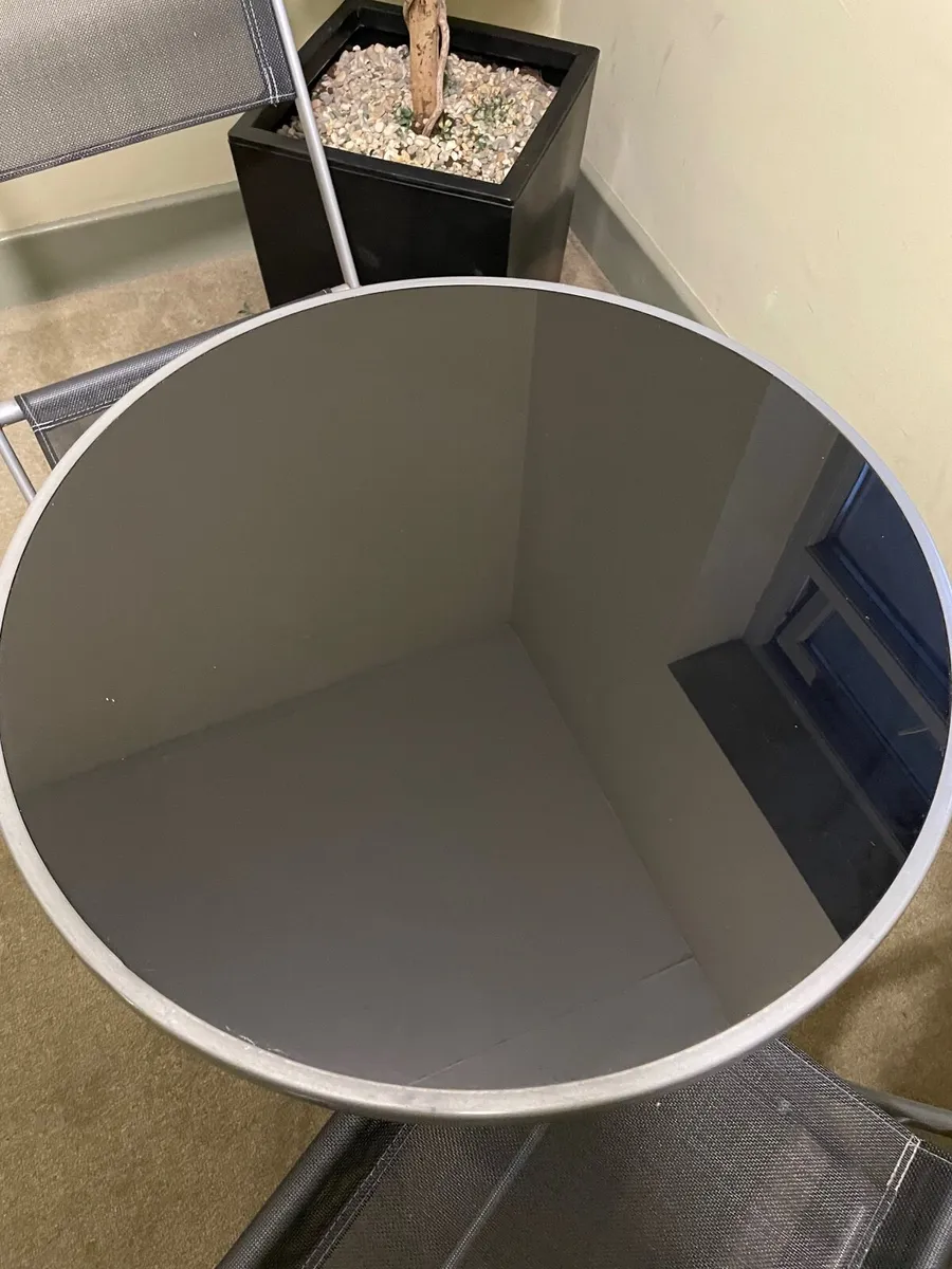 Three-piece set with two chairs and table - Image 3