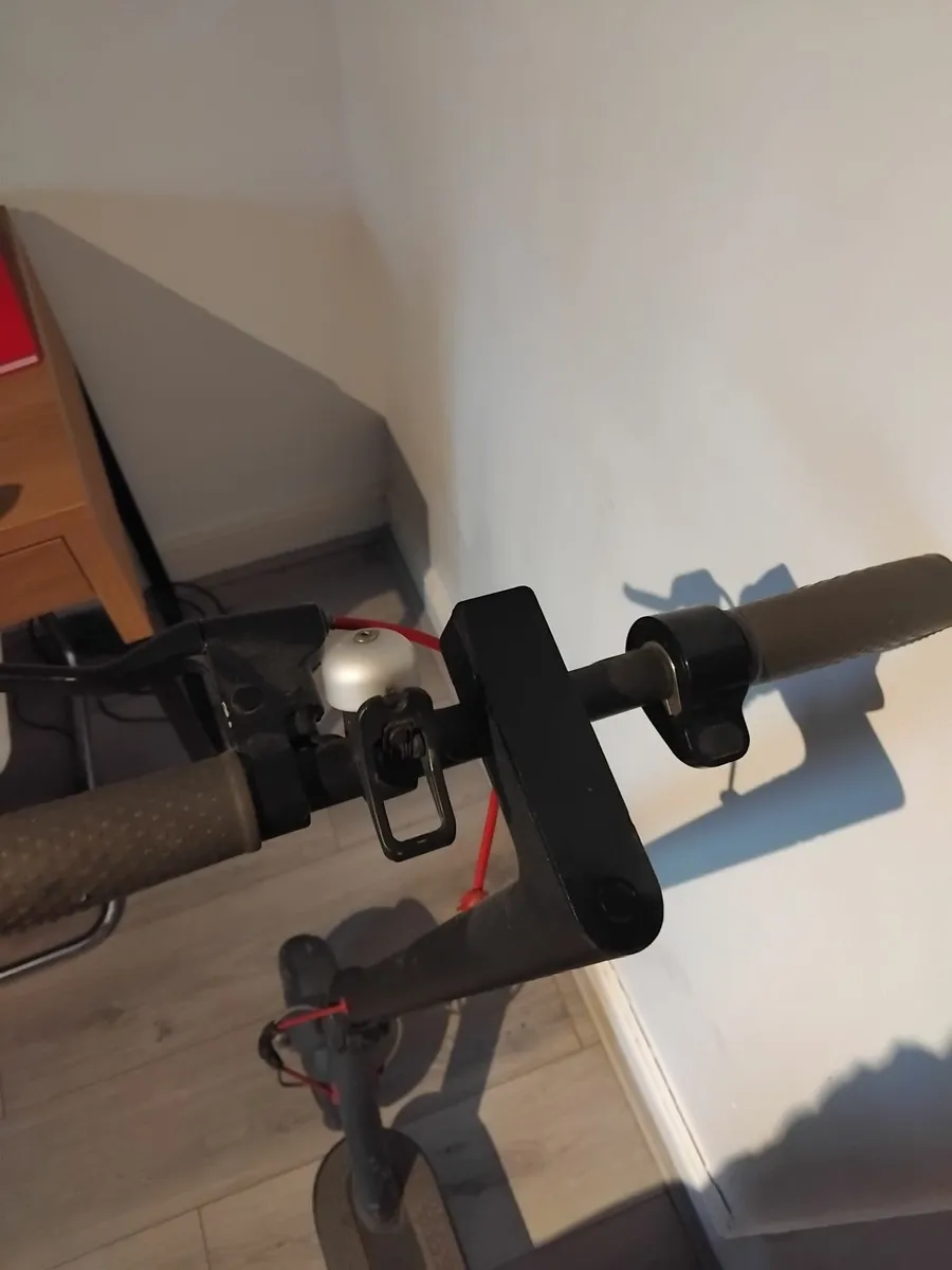 Electric scooter no charger. - Image 2