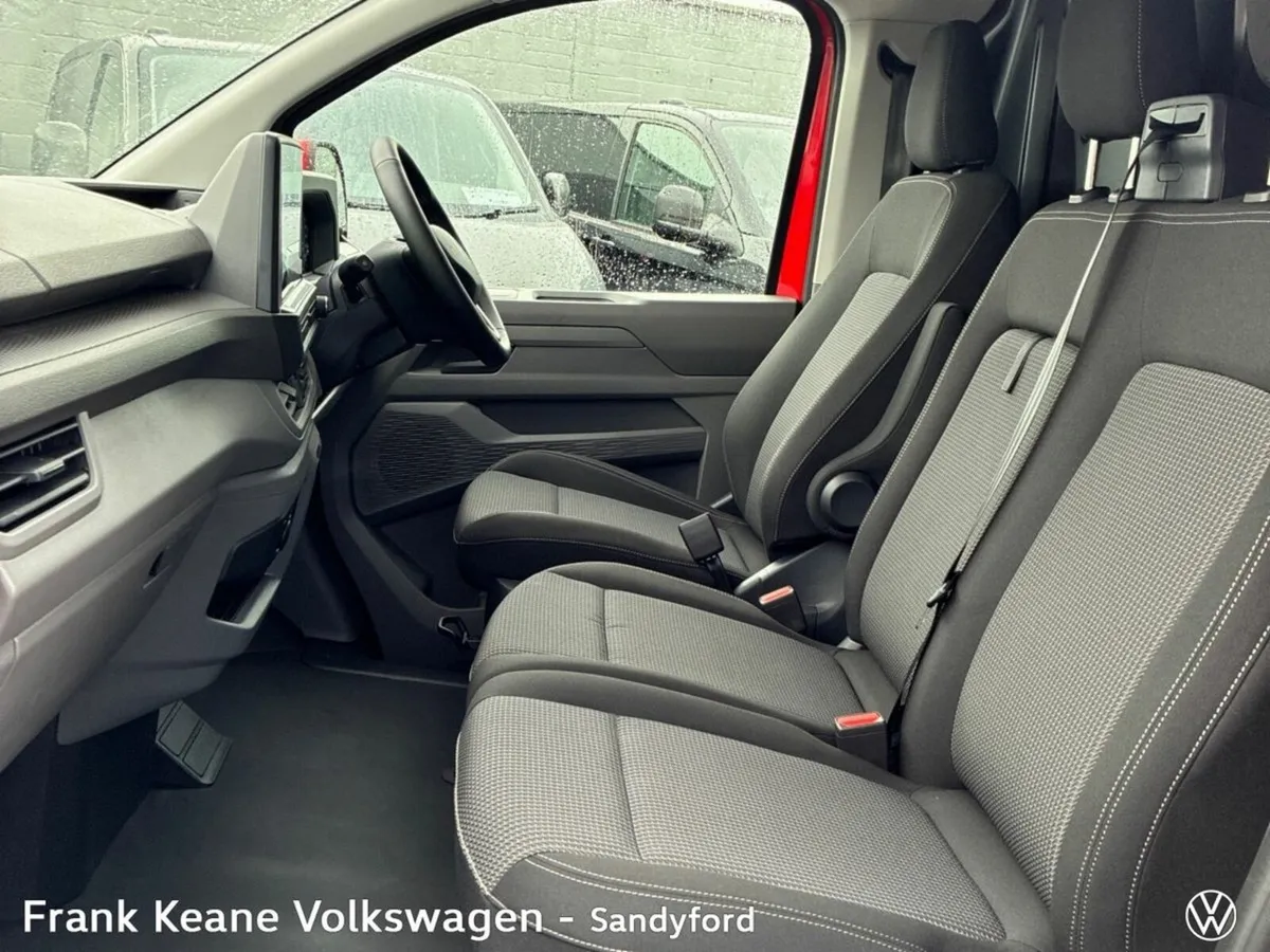 Volkswagen Transporter HIGHLINE AUTO 30 LWB 150BHP - Image 4