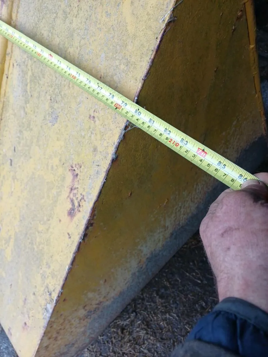 Grain bucket and cement mixer, - Image 2