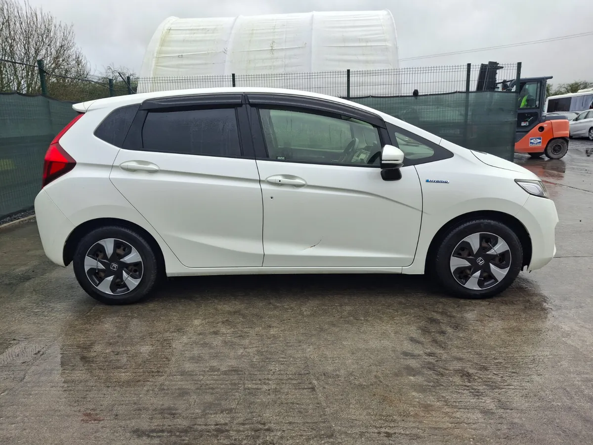 2017 Honda Fit  1.5 Hybrid  Automatic - Image 3