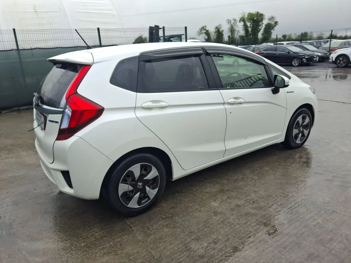 2017 Honda Fit  1.5 Hybrid  Automatic - Image 4