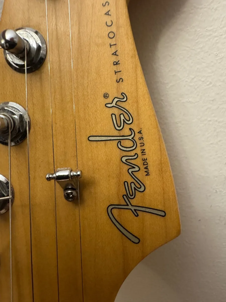Fender Stratocaster - Image 4
