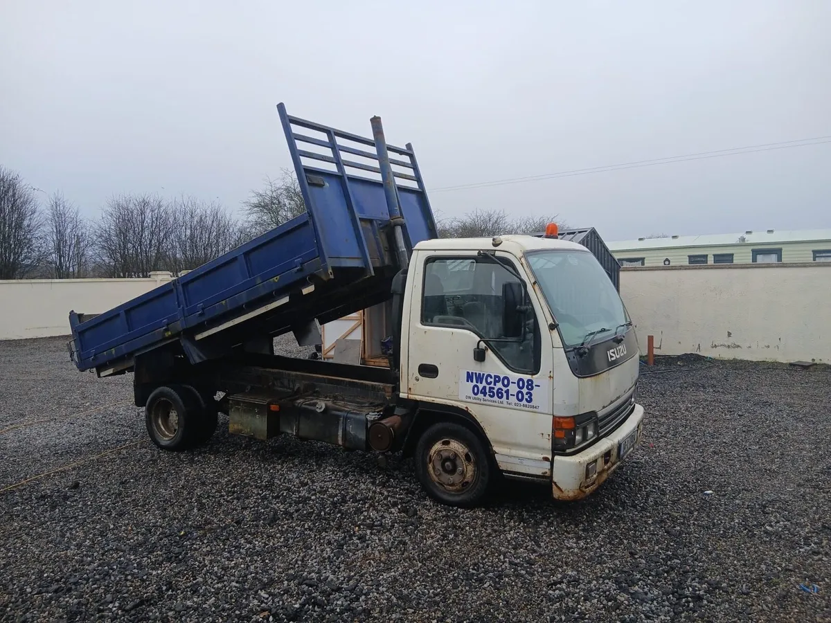 2004 Isuzu - Image 1