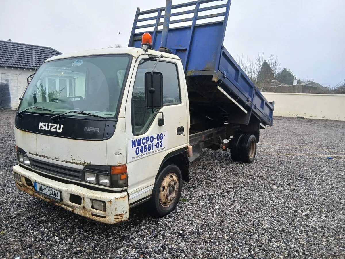 2004 Isuzu - Image 2