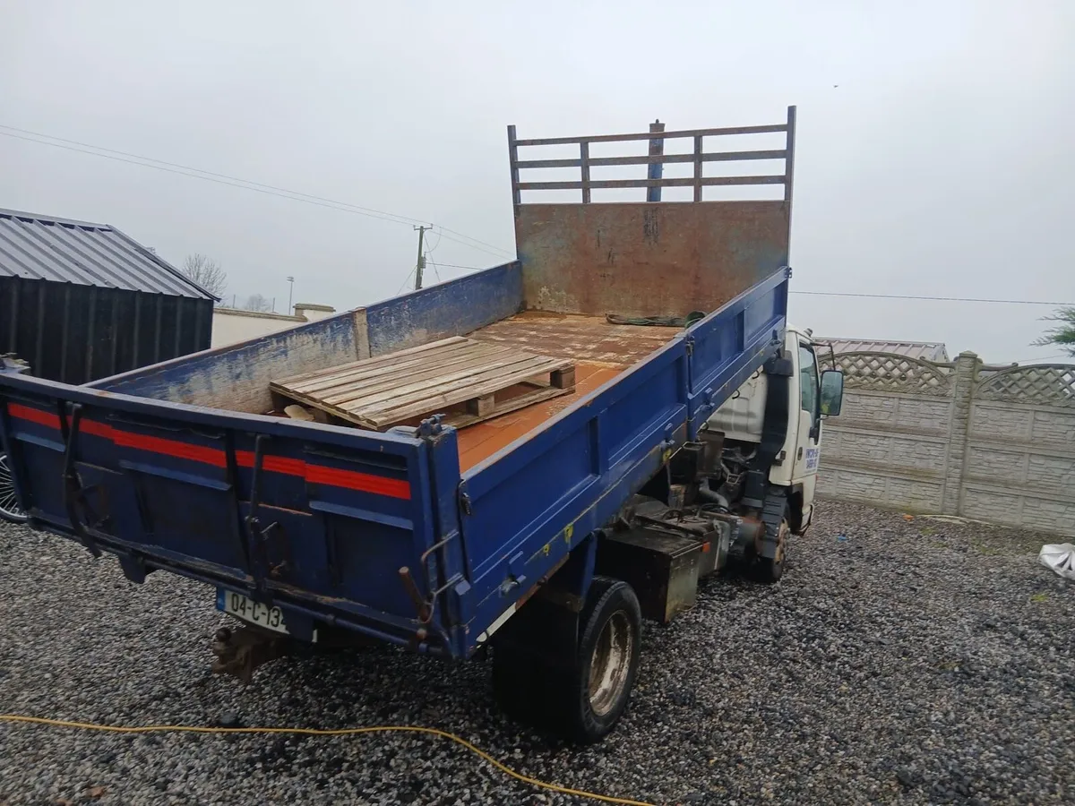 2004 Isuzu - Image 3