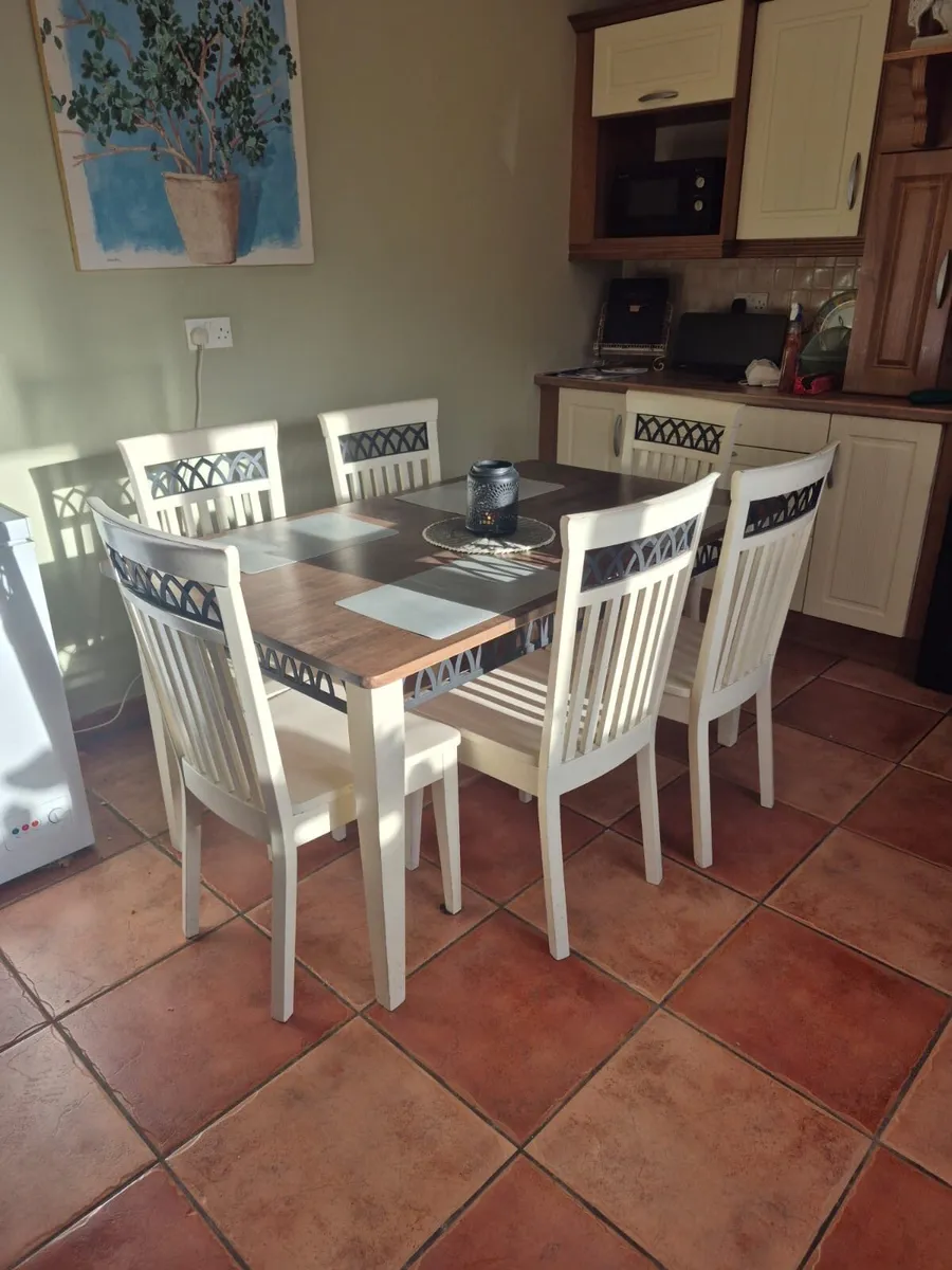 Immaculate- Table and 6 chairs - Image 2