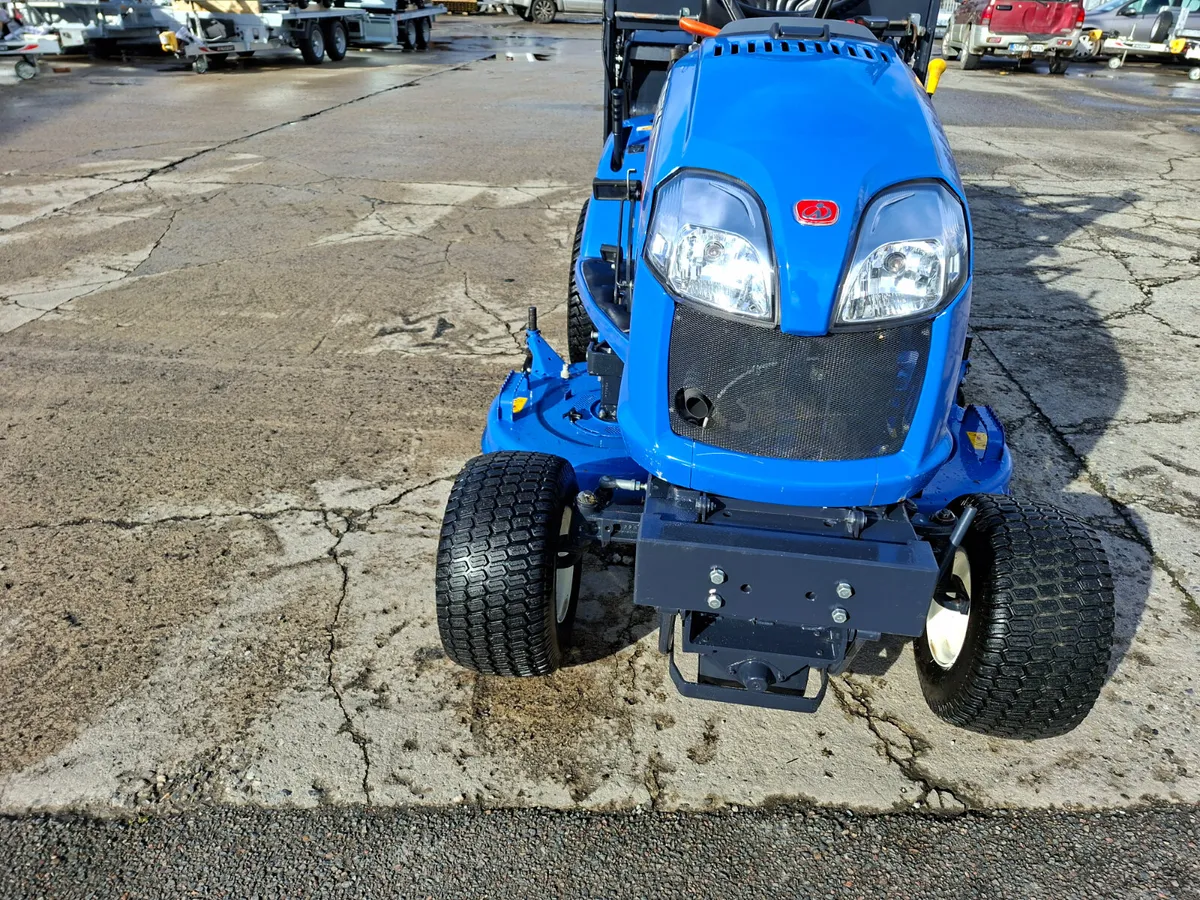 Iseki SXG 326 high dump mower - Image 4